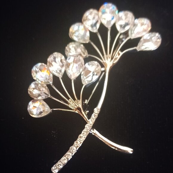 Jewelry - SPARKLING RHINESTONE BROOCH